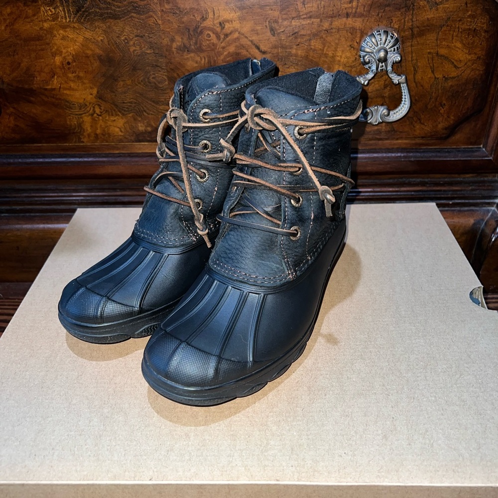 Black sperry duck boots